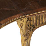 A GEORGE III HAREWOOD, ROSEWOOD, MARQUETRY AND GILTWOOD PEMBROKE TABLE - Foto 3