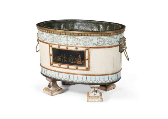 A GEORGE III STYLE BRASS-MOUNTED WHITE, POLYCHROME-PAINTED, AND PARCEL-GILT WINE COOLER - фото 2