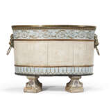 A GEORGE III STYLE BRASS-MOUNTED WHITE, POLYCHROME-PAINTED, AND PARCEL-GILT WINE COOLER - photo 5