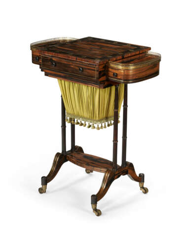 A REGENCY BRASS-MOUNTED CALAMANDER, GRAINED, AND PARCEL-EBONIZED WORK AND GAMES TABLE - Foto 2