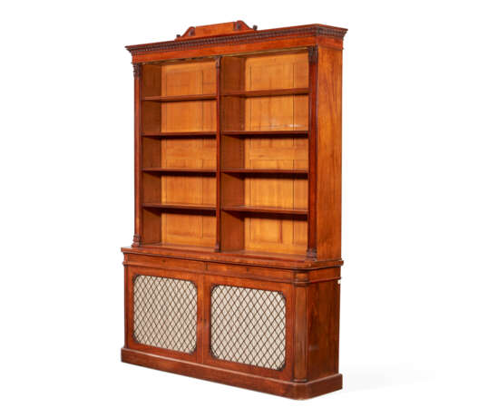 A PAIR OF GEORGE IV MAHOGANY BOOKCASES - фото 4