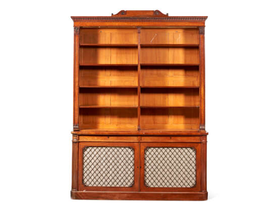 A PAIR OF GEORGE IV MAHOGANY BOOKCASES - фото 6