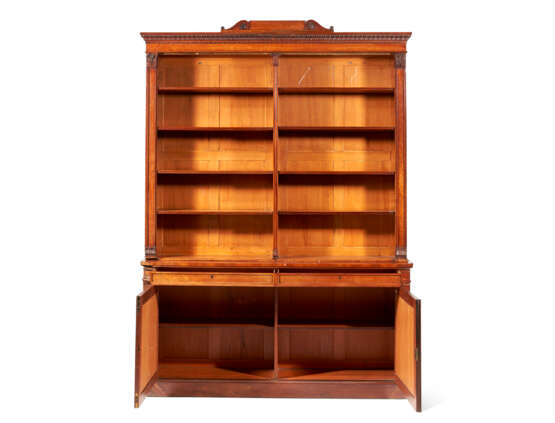 A PAIR OF GEORGE IV MAHOGANY BOOKCASES - фото 7