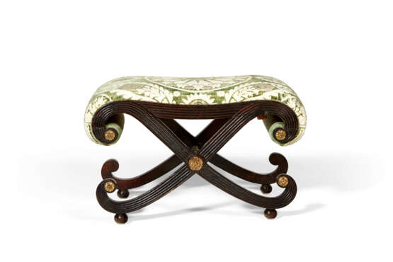 A REGENCY BRASS-MOUNTED ROSEWOOD GRAINED X-FORM STOOL - фото 1