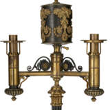 TWO GEORGE IV BRONZE AND GILT-­LACQUERED BRASS COLZA OIL LAMPS - Foto 6
