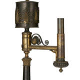 TWO GEORGE IV BRONZE AND GILT-­LACQUERED BRASS COLZA OIL LAMPS - Foto 7