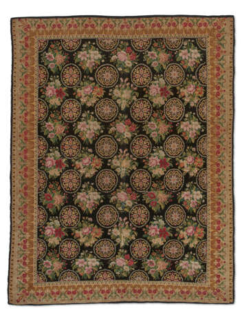 A UKRAINIAN PILE RUG - Foto 1