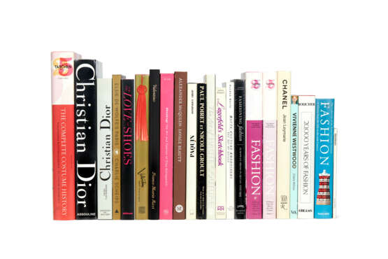 A GROUP OF TWENTY-ONE BOOKS RELATING TO FASHION - фото 1