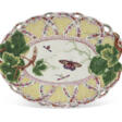 A WORCESTER PORCELAIN YELLOW-GROUND BASKET-MOLDED PIERCED OVAL DISH - Prix ​​des enchères