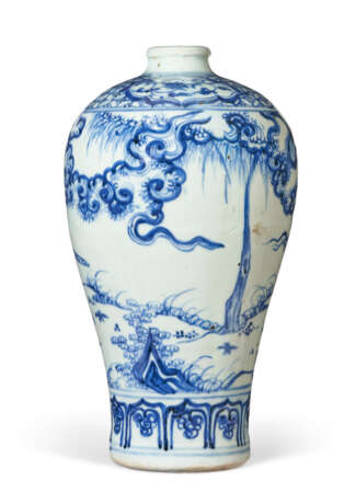 A CHINESE BLUE AND WHITE PORCELAIN `WINDSWEPT` VASE, MEIPING - фото 2