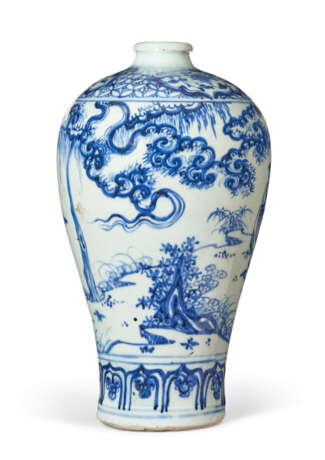 A CHINESE BLUE AND WHITE PORCELAIN `WINDSWEPT` VASE, MEIPING - photo 3