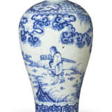 A CHINESE BLUE AND WHITE PORCELAIN `WINDSWEPT` VASE, MEIPING - Foto 4