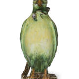 A PROSKAU FAYENCE PARROT-FORM EWER AND COVER - фото 2