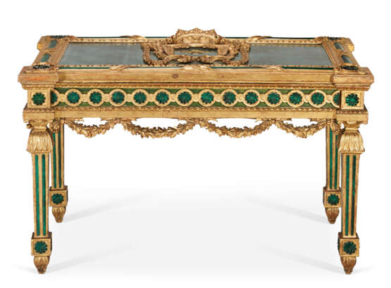 A NORTH ITALIAN GILTWOOD AND GLASS-MOUNTED DRESSING TABLE - фото 2