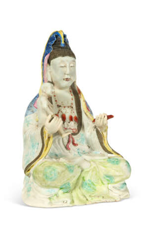A CHINESE EXPORT PORCELAIN FIGURE OF GUANYIN - photo 2