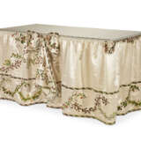 A FRENCH CHENILLE AND SILK TABLE COVER - фото 1