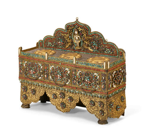AN INLAID AND APPLIQUE GILT-COPPER AND SILVER REPOUSSE ALTAR - photo 3