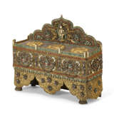 AN INLAID AND APPLIQUE GILT-COPPER AND SILVER REPOUSSE ALTAR - Foto 3