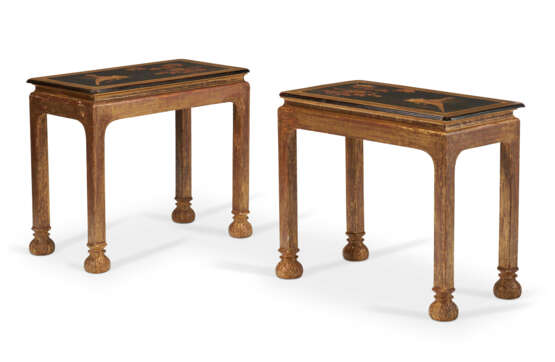 A PAIR OF GEORGE I GILT-GESSO AND JAPANESE LACQUER PIER TABLES - Foto 3
