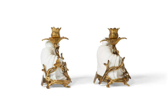 A PAIR OF FRENCH ORMOLU-MOUNTED CHINESE BLANC-DE-CHINE PORCELAIN CANDLESTICKS - photo 3