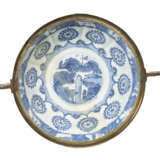 A SILVER-MOUNTED CHINESE EXPORT PORCELAIN BLUE AND WHITE BOWL - Foto 5