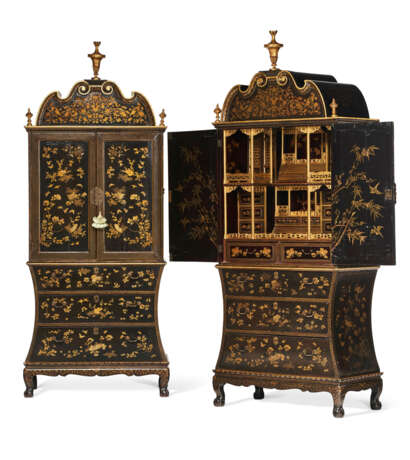 A PAIR OF CHINESE EXPORT BLACK AND GOLD LACQUER CABINETS ON CHESTS - photo 1
