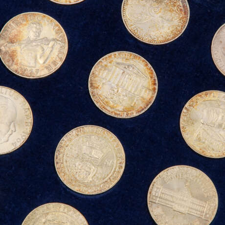 Österreich - Sammlung von 46 Silbermünzen, - фото 2