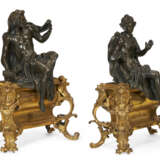 A PAIR OF FRENCH ORMOLU AND PATINATED BRONZE CHENETS - фото 1