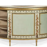A GEORGE III CREAM, BLUE, POLYCHROME-PAINTED, AND PARCEL-GILT COMMODE - Foto 6