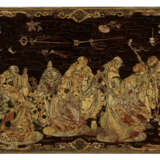 A CHINESE BLACK AND GOLD LACQUER `SIXTEEN LUOHAN` LOW TABLE - Foto 2