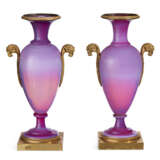 A PAIR OF CHARLES X ORMOLU-MOUNTED `GORGE DE PIGEON` OPALINE GLASS VSES - фото 2