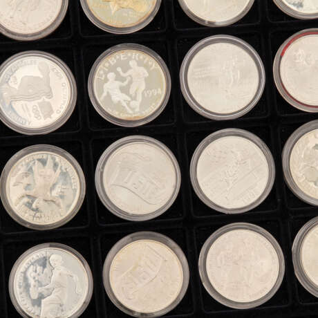 Alukoffer Weltmünzen - Ca. 100 Stück meist Silbermünzen, - Foto 4