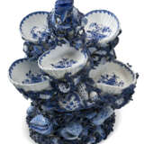 A DERBY PORCELAIN BLUE AND WHITE SWEET-MEAT CENTERPIECE AND STAND - фото 7