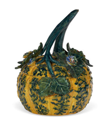 A DUTCH DELFT MELON-FORM BOX AND COVER AND LEAF-FORM STAND - фото 2