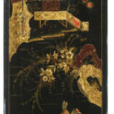 A SUITE OF TWENTY-SEVEN ENGLISH JAPANNED PANELS AND A CHIMNEY-PIECE - Foto 4