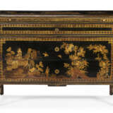 A PAIR OF NORTH ITALIAN BLACK-AND-GILT JAPANNED COMMODES - фото 3