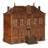 AN ENGLISH WALNUT MODEL OF A HOUSE - фото 3