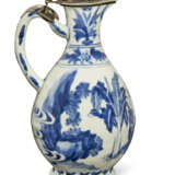 A SILVER-MOUNTED CHINESE PORCELAIN BLUE AND WHITE PEAR-FORM JUG - photo 3