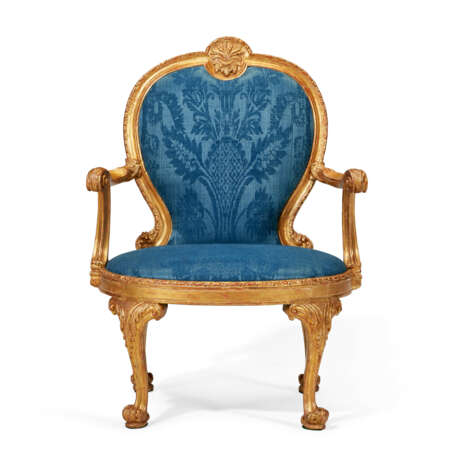 A PAIR OF GEORGE II SCOTTISH GILTWOOD ARMCHAIRS - Foto 3