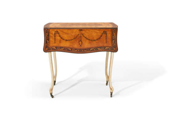 A GEORGE III SATINWOOD AND MARQUETRY WHITE-PAINTED AND PARCEL-GILT PEMBROKE TABLE - photo 3