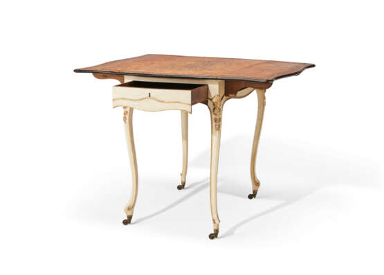 A GEORGE III SATINWOOD AND MARQUETRY WHITE-PAINTED AND PARCEL-GILT PEMBROKE TABLE - фото 4