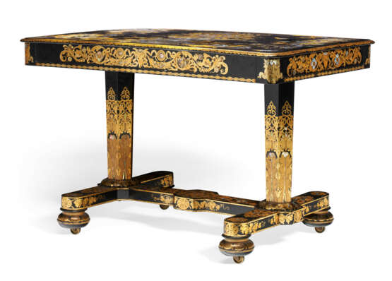 A VICTORIAN POLYCHROME, PARCEL-GILT AND MOTHER-OF-PEARL INLAID PAPIER M&#194;CH&#201; AND EBONIZED TABLE - Foto 1