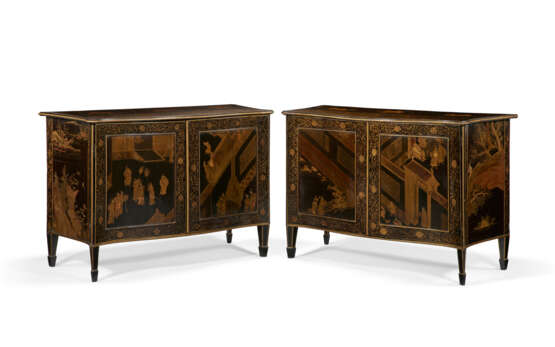 A PAIR OF GEORGE III CHINESE LACQUER AND POLYCHROME-JAPANNED CABINETS - фото 1