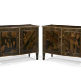 A PAIR OF GEORGE III CHINESE LACQUER AND POLYCHROME-JAPANNED CABINETS - фото 1