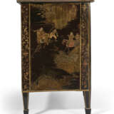A PAIR OF GEORGE III CHINESE LACQUER AND POLYCHROME-JAPANNED CABINETS - фото 8