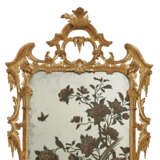 A CHINESE EXPORT REVERSE-PAINTED MIRROR - фото 2