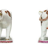 A PAIR OF CHINESE EXPORT PORCELAIN FAMILLE ROSE COWS - photo 3