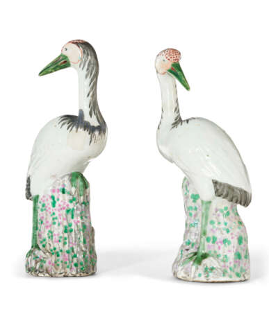 A SMALL PAIR OF CHINESE EXPORT PORCELAIN CRANES - photo 3