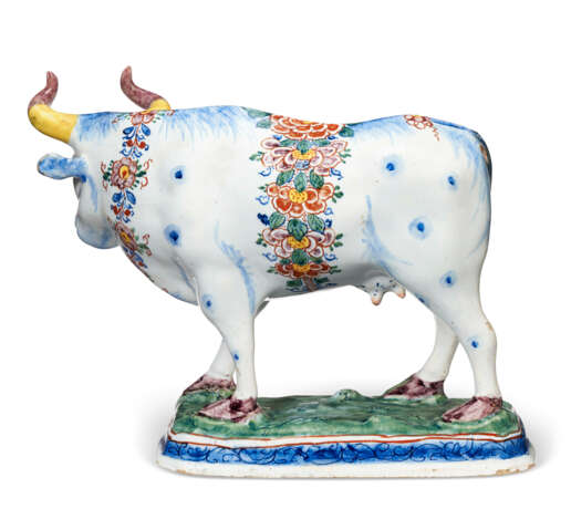 A DUTCH DELFT POLYCHROME MODEL OF A STANDING COW - фото 3