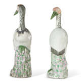 A SMALL PAIR OF CHINESE EXPORT PORCELAIN CRANES - Foto 5